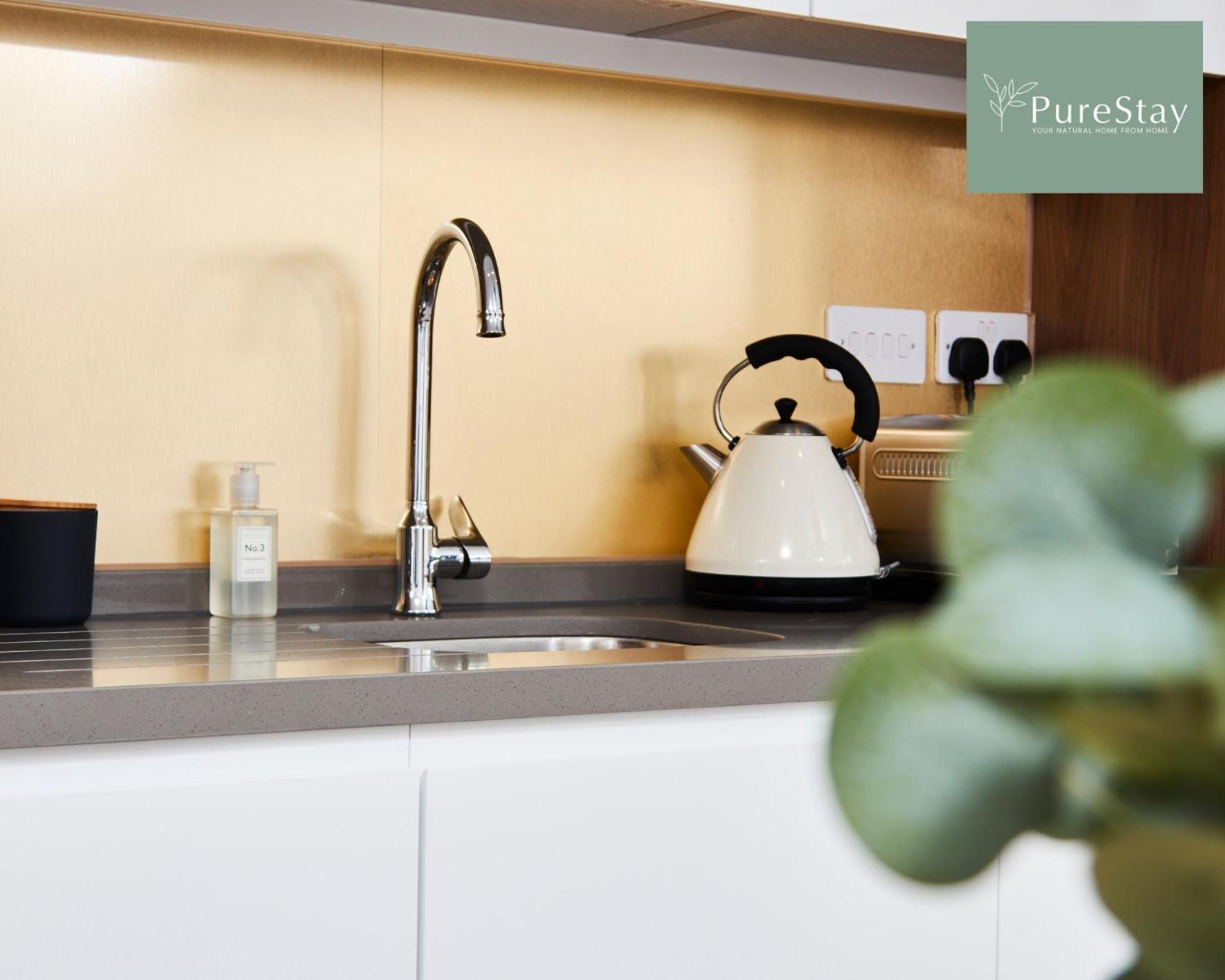 Stunning 5 Bed Manchester House With Parking By Purestay Short Lets & Serviced Accommodation Экстерьер фото